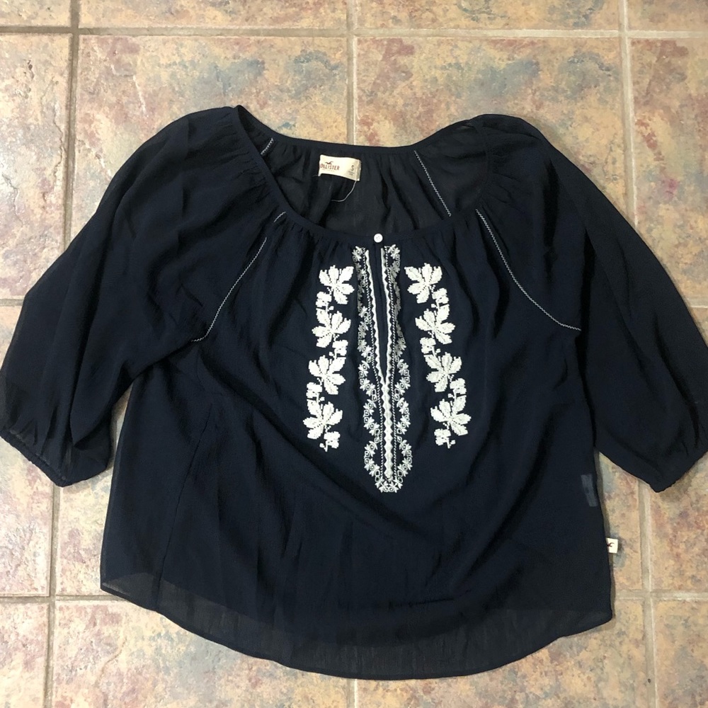 [hollister] small navy top with floral print - Picture 3 of 4
